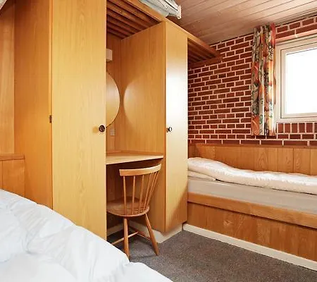 Two-bedroom Holiday In Henne 1